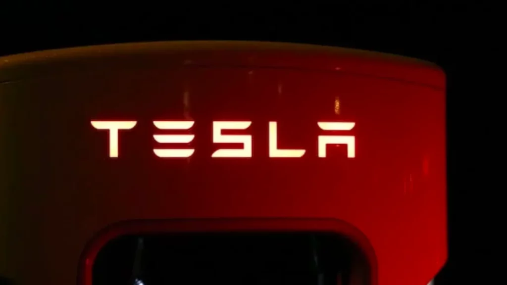 Logo Tesla borne de recharge