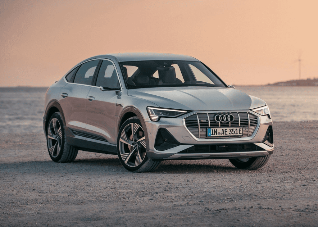 Audi e tron - voiture électrique autoroute