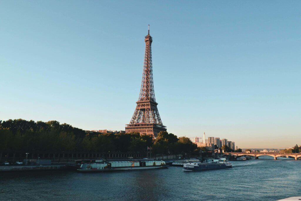 Elektroauto Parkplatz Paris