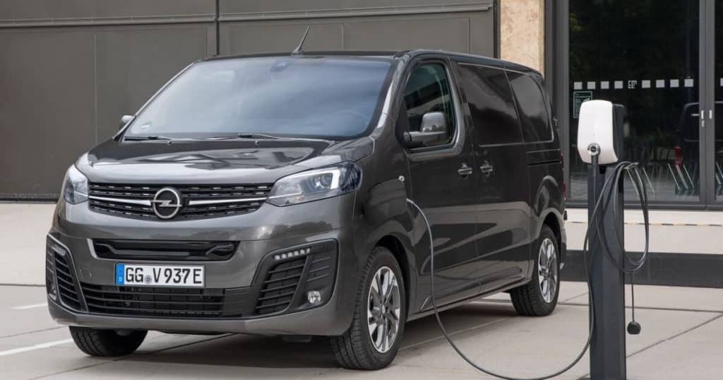 opel-vivaro-e-charge