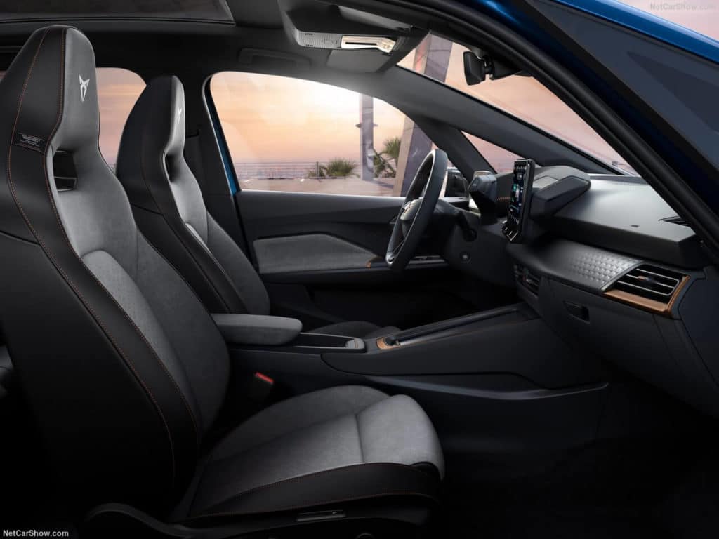 Cupra Born siege avant vu latéral
