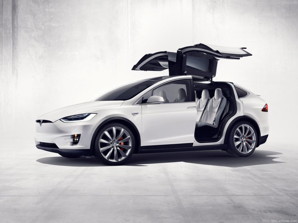 tesla model x profil portiere ouverte