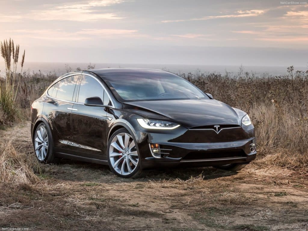 tesla model x vooraanzicht