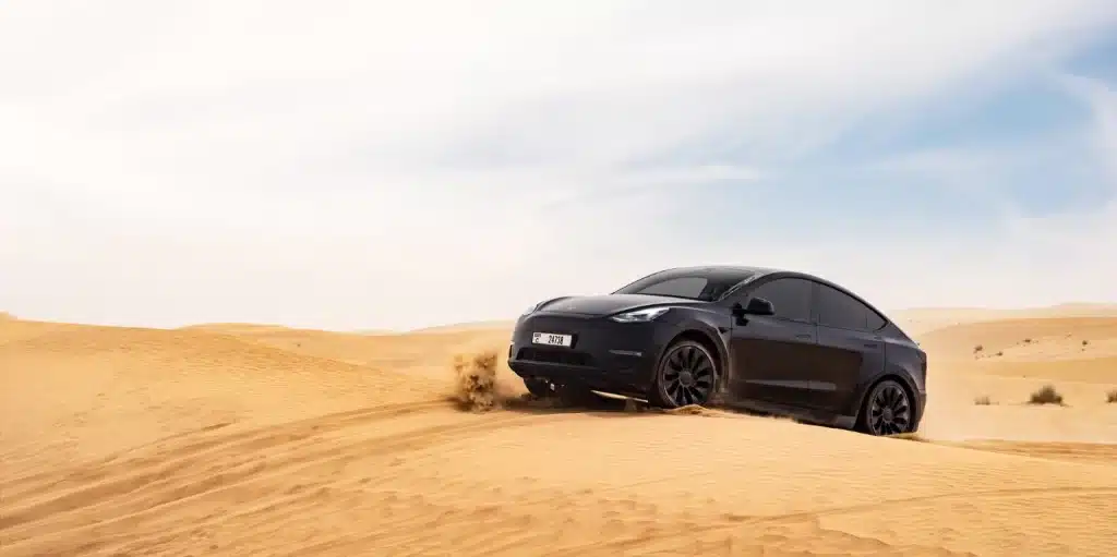 Tesla Model Y désert