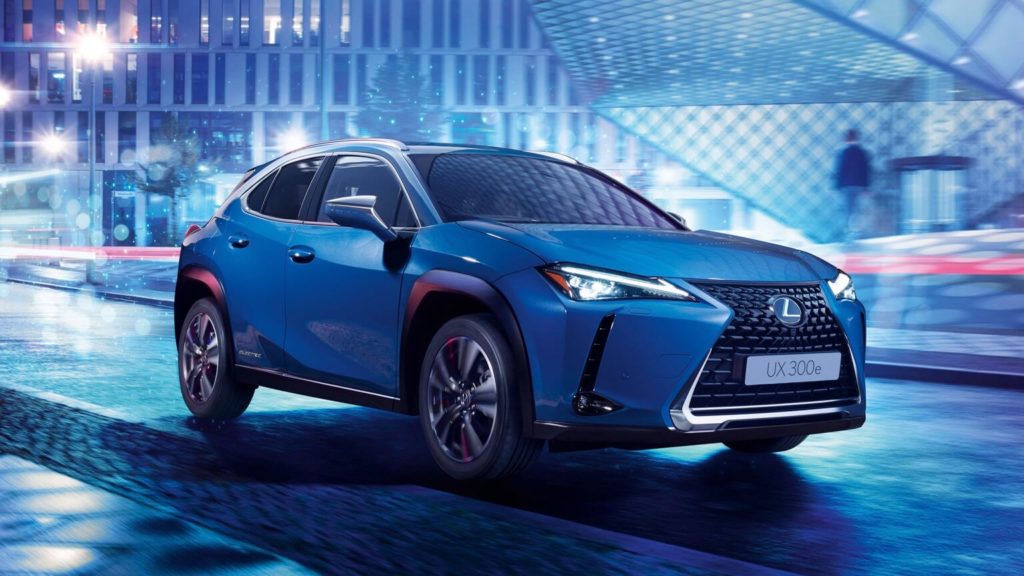 lexus ux 300e cote droit