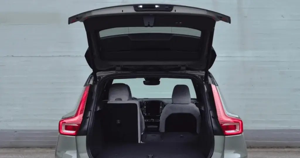 Volvo XC40 trunk