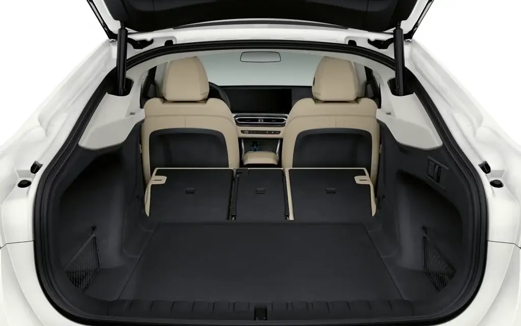 BMW i4 eDrive35 trunk