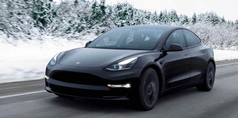 Tesla Model 3 2023 sneeuw