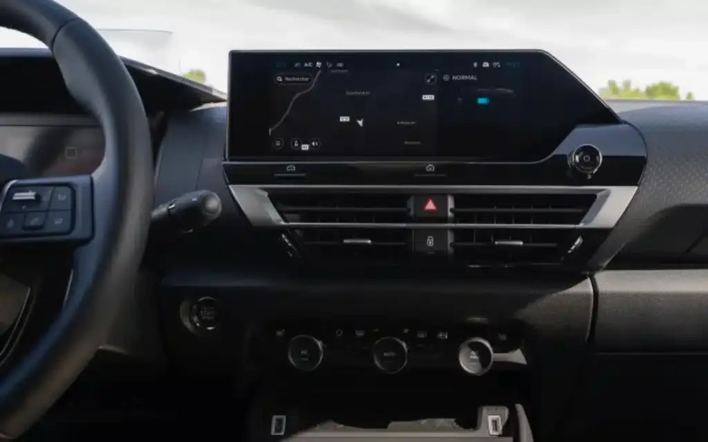 Citroën ë-C4 X touchscreen steering wheel