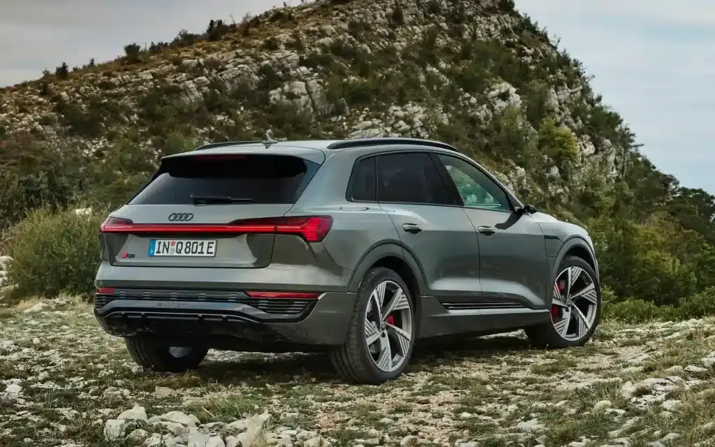 Audi Q8 55 e-tron arrière