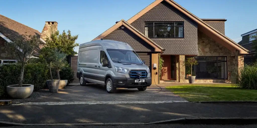 Ford e-Transit en charge