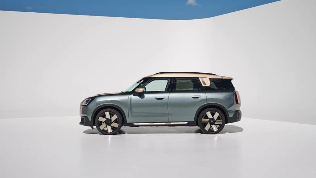 Mini countryman profil lointain