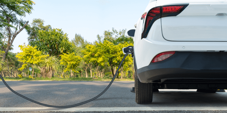 voiture électrique en charge