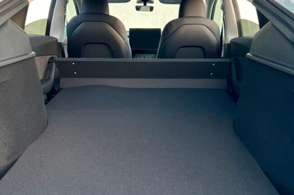 Le Tesla model Y devient un véhicule utilitaire deux places un bon choix pour les