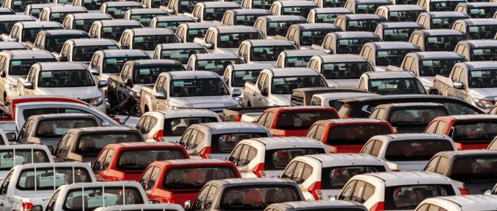 embouteillage de voitures sur la route