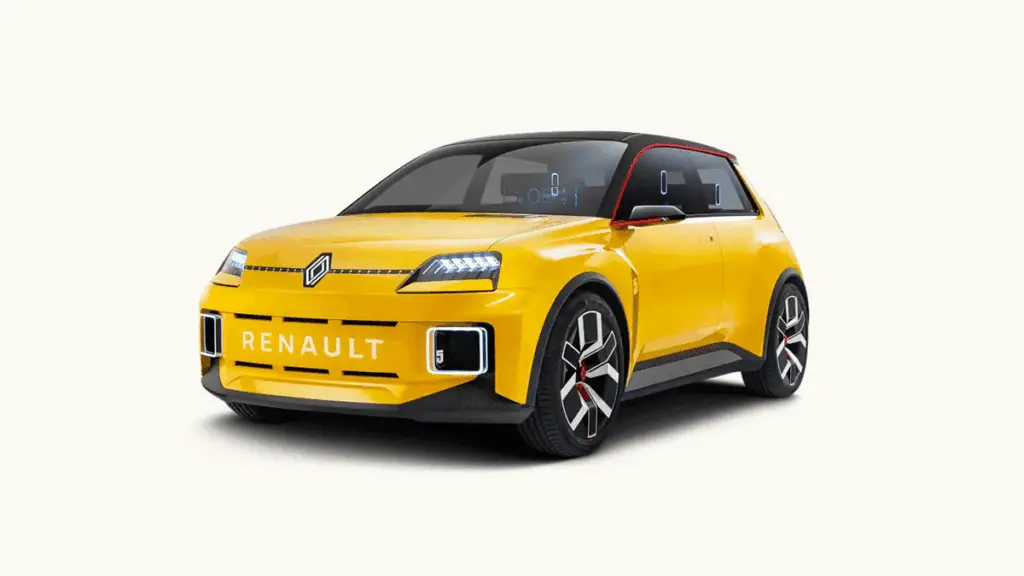 Une Renault r5 e-tech sur un fond uni de couleur beige