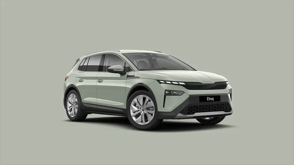 skoda elroq de trois quart sur fond vert sauge